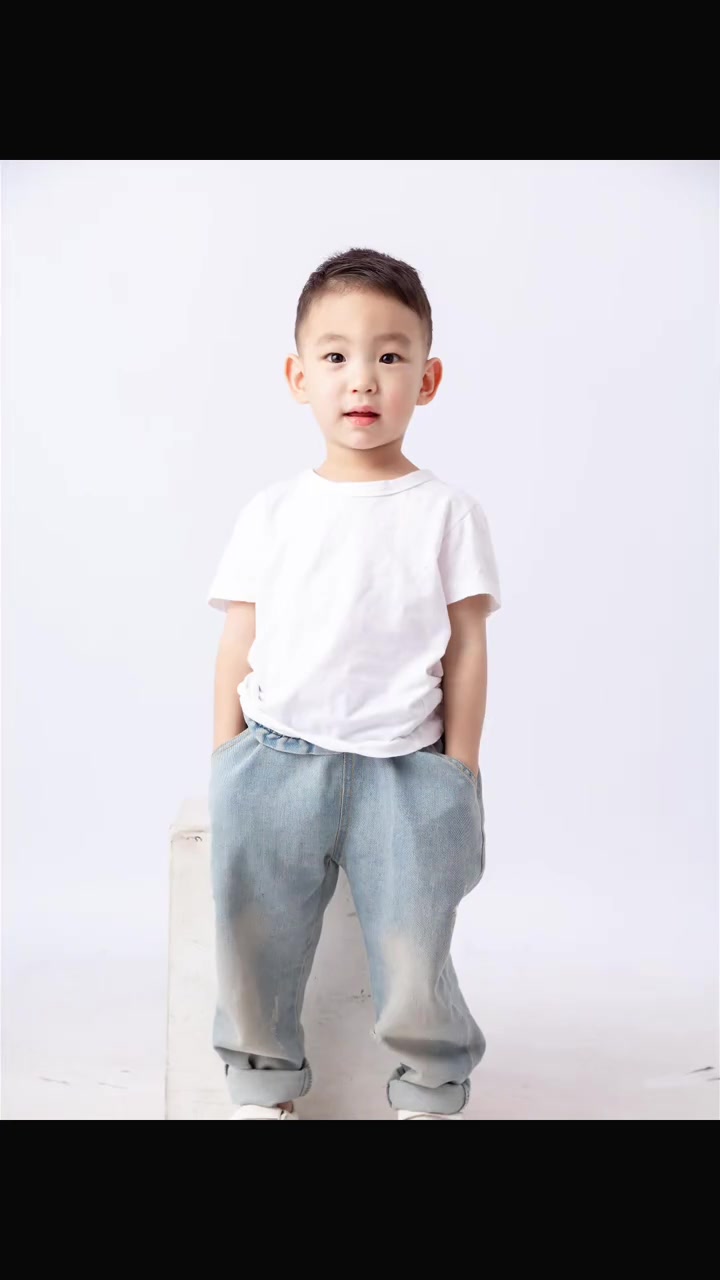 记录童年!周琦家人晒儿子涂涂的成长视频:发送一组涂涂开心照